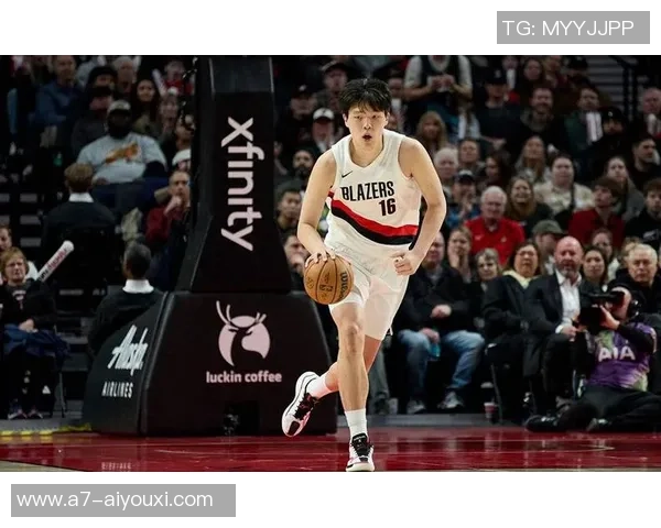 杨瀚森下放G联赛引热议！媒体人猜测场均30分钟交出15+7+3+3